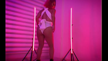 Colombian slut dances to make some dough