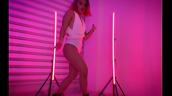 Colombian slut dances to make some dough