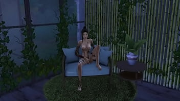 Молодая сучка в татуировках ласкает себя пальцами на заднем дворе гостиницы