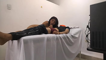 Change of plans doctor was going to give massage to female patient but the patient turned out to be a whore and quickly set him up