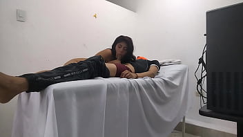 Change of plans doctor was going to give massage to female patient but the patient turned out to be a whore and quickly set him up