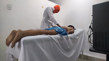 Change of plans doctor was going to give massage to female patient but the patient turned out to be a whore and quickly set him up