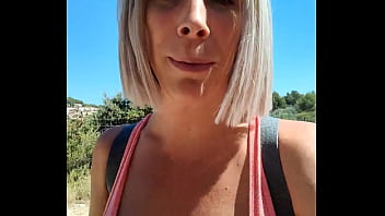 Prête et en tenue pour ma randonnée défi me faire casser la chatte par un