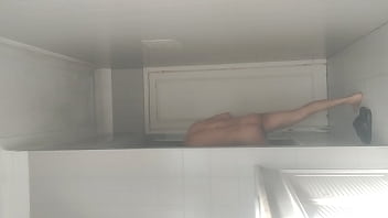 Man with a big dick is going to wax