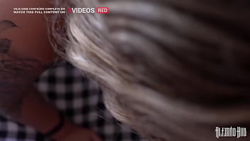 Minha prima veio passar uns dias em casa e eu dei um grande pau pra ela se divertir completo no red