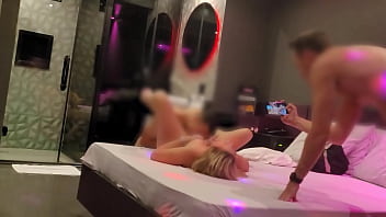 Novinho fode a casada gostosa na frente do corno