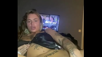 Horny emot teen fucks herself until she cums