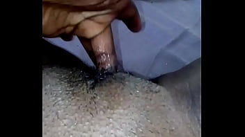 Pamela tiene la garganta profunda