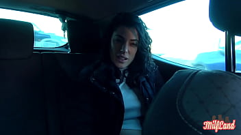 Sabrine somptueuse brune veut du sexe anal