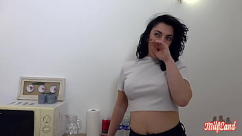 Sabrine somptueuse brune veut du sexe anal