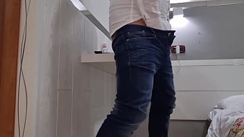 Arrapato si sega con un cazzo pazzesco ti mostro cosa ti farei guarda e godi