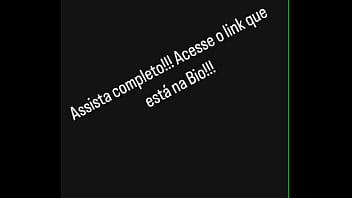 Sexo lindo com a safada dando para os caras