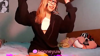 Bonneyuwu 7 56 Pollera Negra Y Pantys Amarilla thumbnail