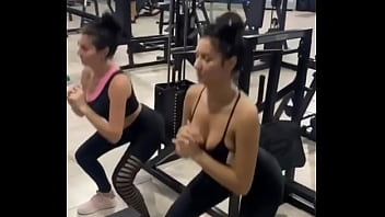 "ariane ribeiro" malhando na academia