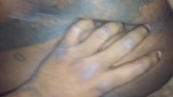 Esposa negra gozando na pica do marido