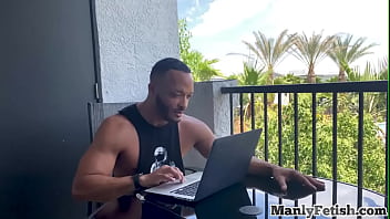 Muscle Stud Blown Before Erotic Bareback Sex thumbnail