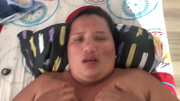 Sexo con mi madrastra sale muy bien cuando no hay nadie en casa