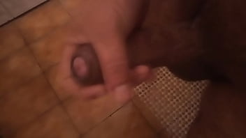 Gustavo batendo punheta