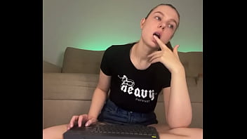 Fucking On Webcam So Close thumbnail