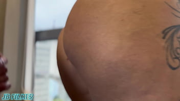 Meu marido me levou para umhotel de luxo e arrebentou o meu cú