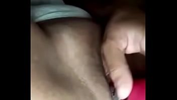 Socando na bucetinha apertada