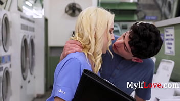 Stepmom finds love with stepdaughter's help