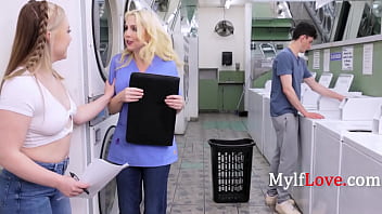 Stepmom finds love with stepdaughter's help