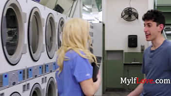 Stepmom finds love with stepdaughter's help