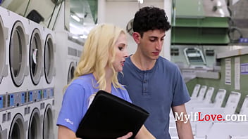 Stepmom finds love with stepdaughter's help