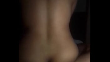 Le encanta que mis amigos le den por el culo