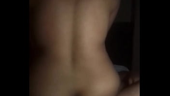 Le encanta que mis amigos le den por el culo