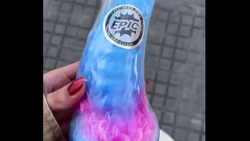 Por las calles de barcelona luciendo mi nuevo y más deseado juguetito ️ miorgasmostore