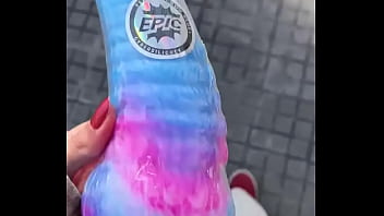 Por las calles de barcelona luciendo mi nuevo y más deseado juguetito ️ miorgasmostore