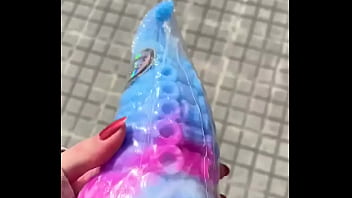 Por las calles de barcelona luciendo mi nuevo y más deseado juguetito ️ miorgasmostore