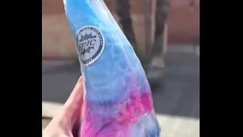 Por las calles de barcelona luciendo mi nuevo y más deseado juguetito ️ miorgasmostore