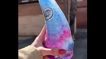 Por las calles de barcelona luciendo mi nuevo y más deseado juguetito ️ miorgasmostore