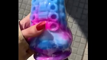 Por las calles de barcelona luciendo mi nuevo y más deseado juguetito ️ miorgasmostore