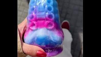 Por las calles de barcelona luciendo mi nuevo y más deseado juguetito ️ miorgasmostore