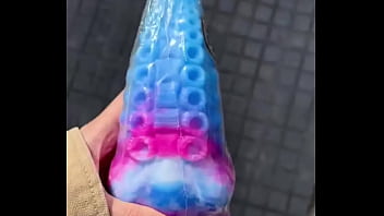 Por las calles de barcelona luciendo mi nuevo y más deseado juguetito ️ miorgasmostore