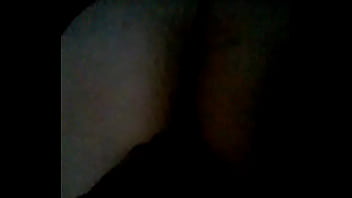 Dedeando nalgona en tanga