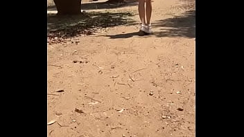 Alilla ходит без трусов