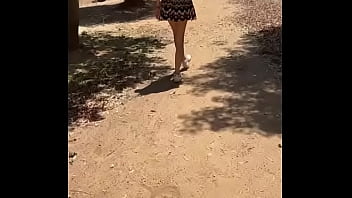 Alilla ходит без трусов