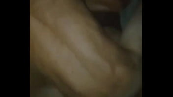 Pegando a esposa do corno e montado nela até ela pedir pra parar