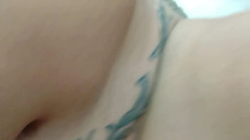 Corno realizando o sonho de ver a esposa com outro macho sexo caseiro