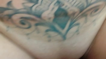 Corno realizando o sonho de ver a esposa com outro macho sexo caseiro