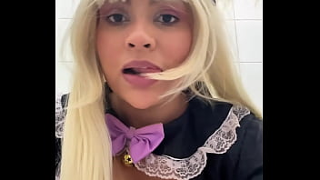 Public toilet farts at cosplay con gassy bbw in cosplay