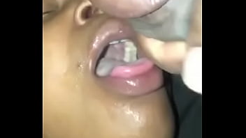 Ebony eats reecie's sperm to coat her esophagus