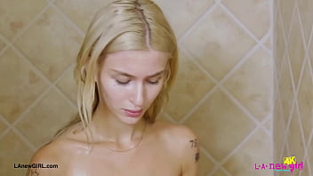 Blonde babe with a killer smile enjoyed a sensual bath