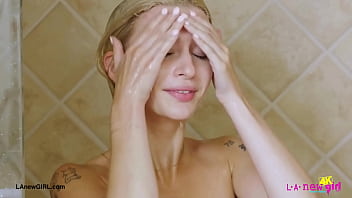 Blonde babe with a killer smile enjoyed a sensual bath