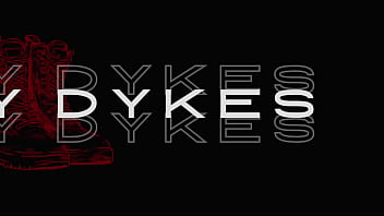 Finger fucking thick stud dyke's boi pussy til they cum